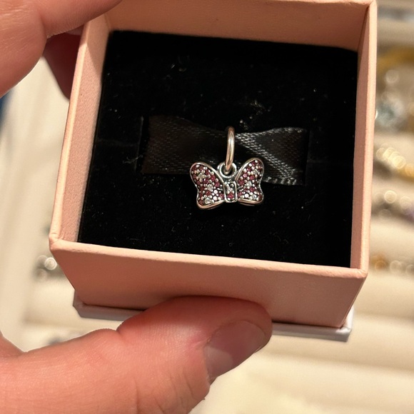 Pandora Disney Minnie’s Sparkling Bow Charm - Picture 2 of 4